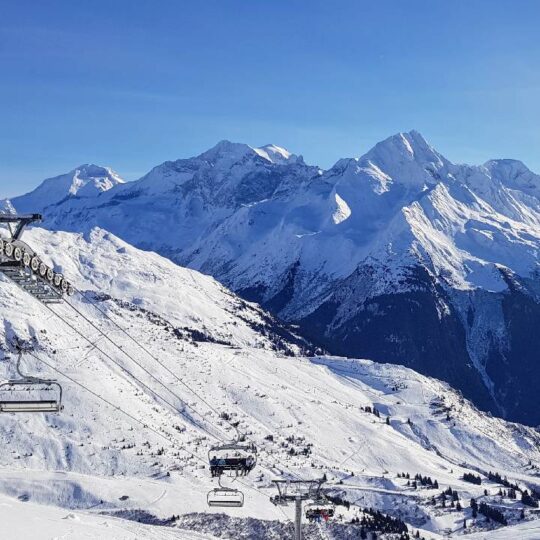 https://laplagne360.com/wp-content/uploads/2021/08/Guide-to-the-chairlifts-and-gondola-in-the-Champagny-sector-of-La-Plagne-540x540.jpg