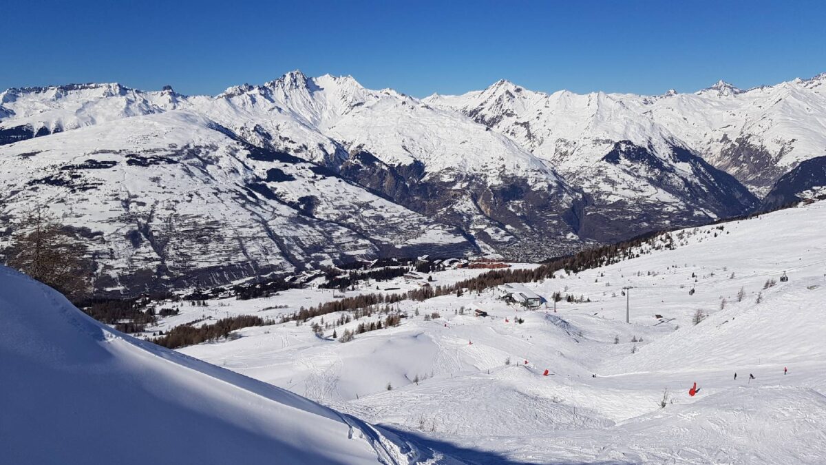 La-Plagne-or-Les-Arcs-for-Snowboarders_-Which-is-Better-1200x675.jpg