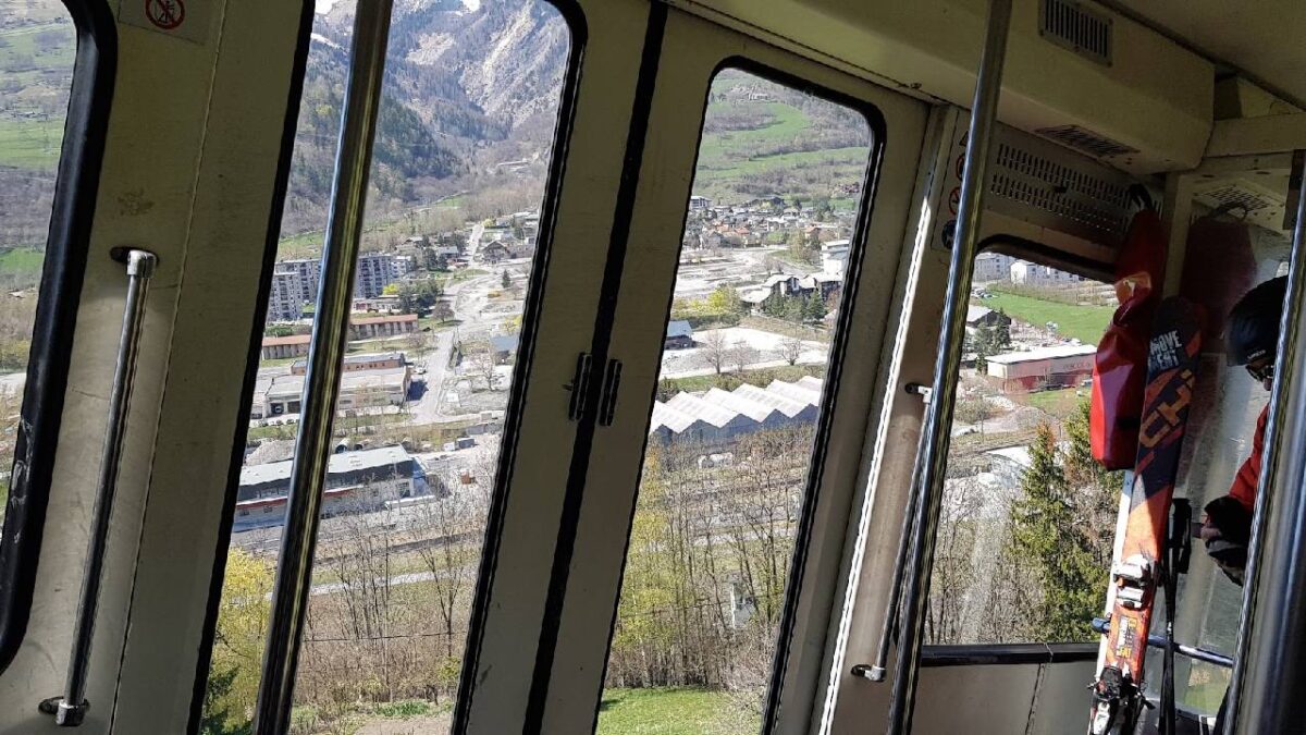 how to get from Bourg-St-Maurice to Les Arcs