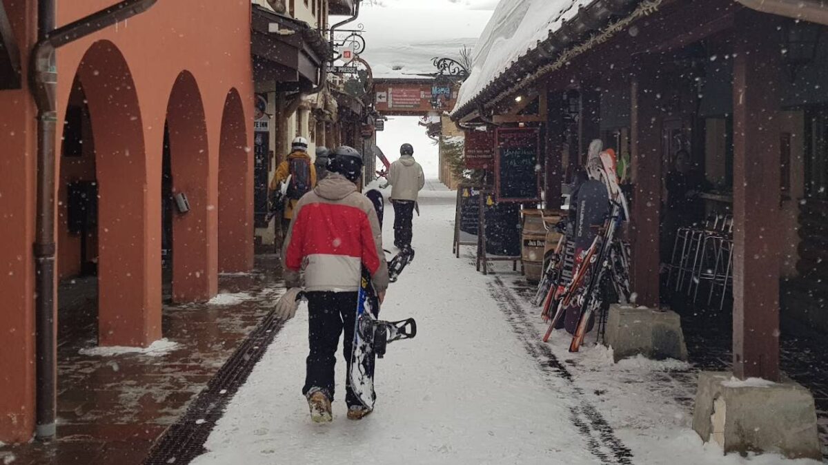 Save money on la Plagne ski rental for doing a winter season