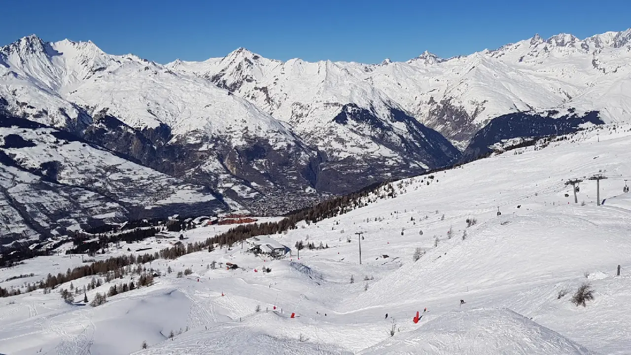 Is it possible to ski between La plagne and Les Arcs