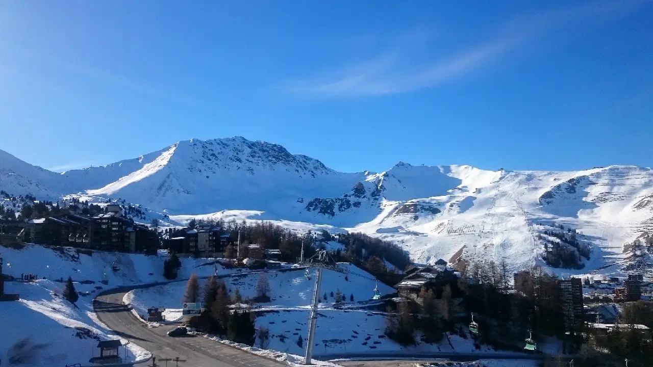 Is La Plagne good for late season skiing