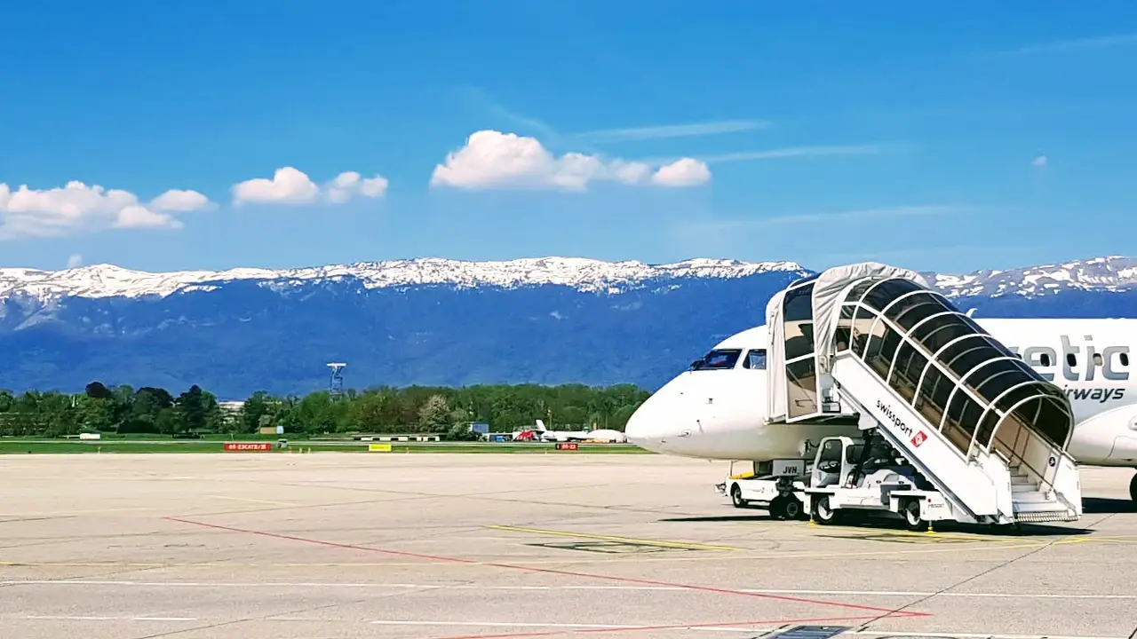 What are the main airports for La Plagne