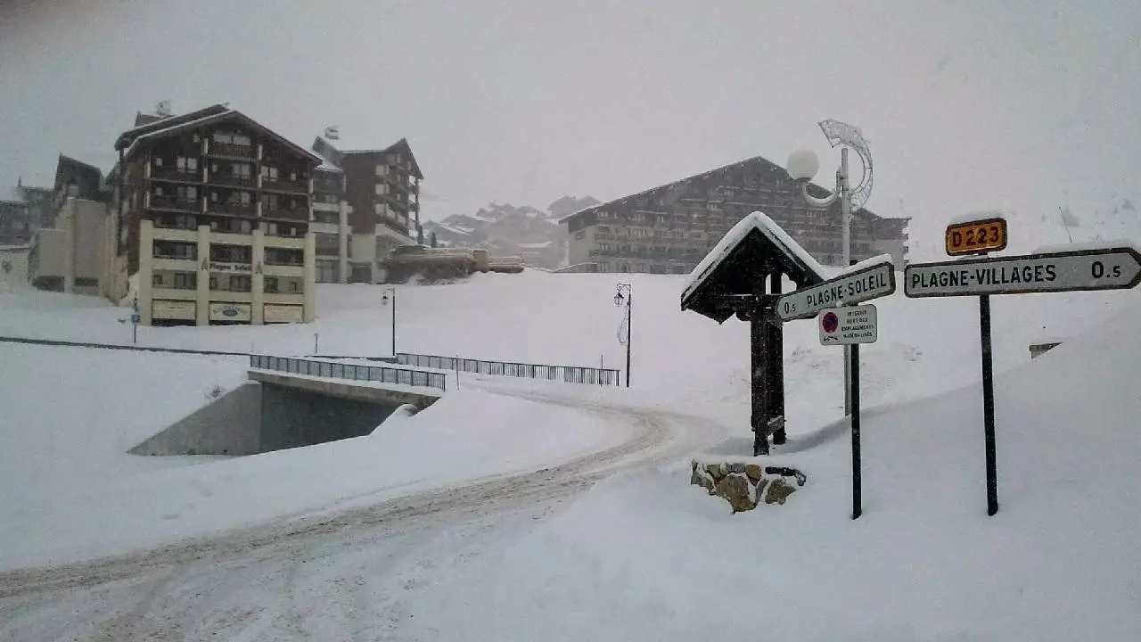 What is the average transfer time to La Plagne from Geneva