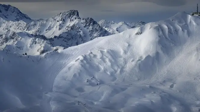 https://laplagne360.com/wp-content/uploads/2024/11/Paradiski-piste-map-la-plagne-les-arcs.webp