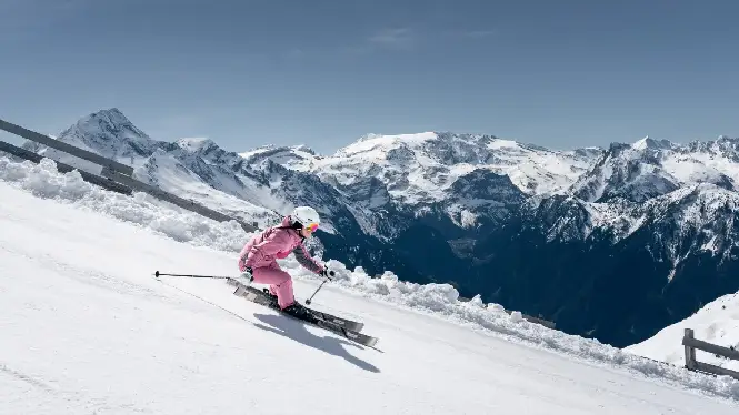 https://laplagne360.com/wp-content/uploads/2024/11/la-plagne-guides-and-faqs-sm.webp