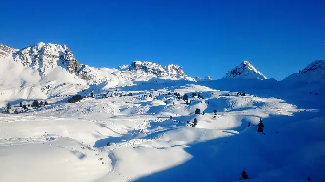 https://laplagne360.com/wp-content/uploads/2024/11/la-plagne-live-webcams.webp