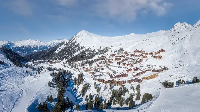 https://laplagne360.com/wp-content/uploads/2024/11/la-plagne-village-guides-sm.webp