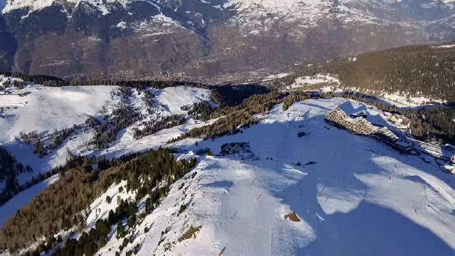 Piste guide for the Biolley Aime 2000 sector of La Plagne including 360VR and preview videos to get a real idea of the skiing and snowboarding