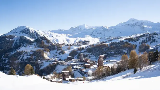 https://laplagne360.com/wp-content/uploads/2024/12/La-Plagne-webcams-altitude.webp