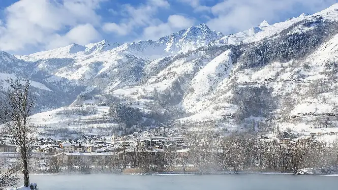 Get the latest updates from Les Arcs including webcams, weather, lifts/runs and road conditions