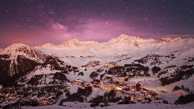 Guide to La Plagne's Plagne Centre, Plagne Villages and Plagne Soleil stations including resort maps and guides to best bars, restaurants ski lifts and facilities