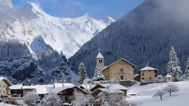 https://laplagne360.com/wp-content/uploads/2024/12/guide-to-la-plagne-champagny-en-vanoise.webp