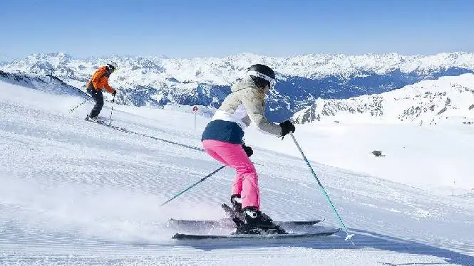 https://laplagne360.com/wp-content/uploads/2024/12/la-plagne-best-intermediate-pistes-1.webp