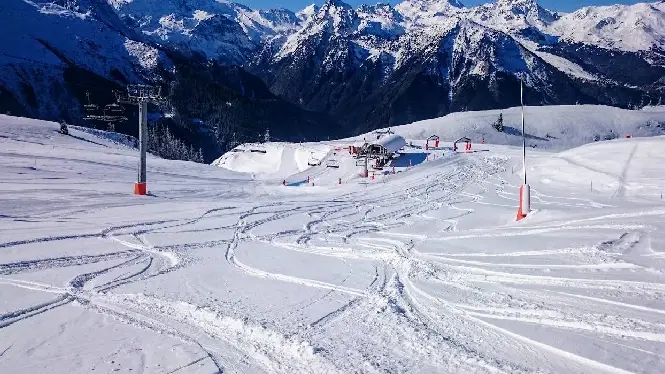 https://laplagne360.com/wp-content/uploads/2024/12/la-plagne-conditions-in-april.webp