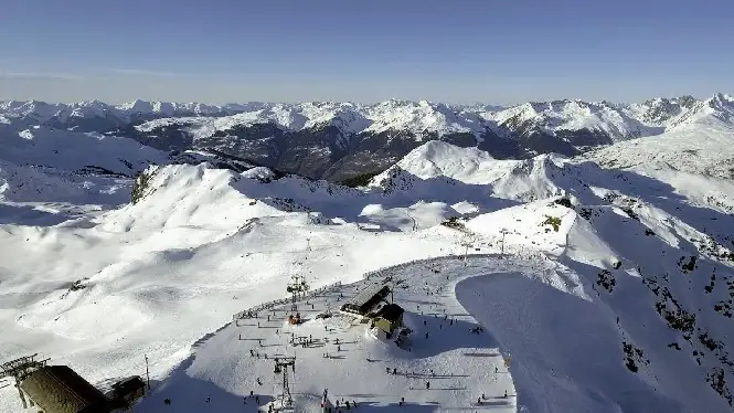 https://laplagne360.com/wp-content/uploads/2024/12/la-plagne-extra-guides.webp