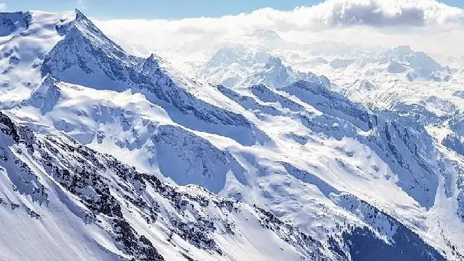 https://laplagne360.com/wp-content/uploads/2024/12/la-plagne-glacier-pistes-guide.webp