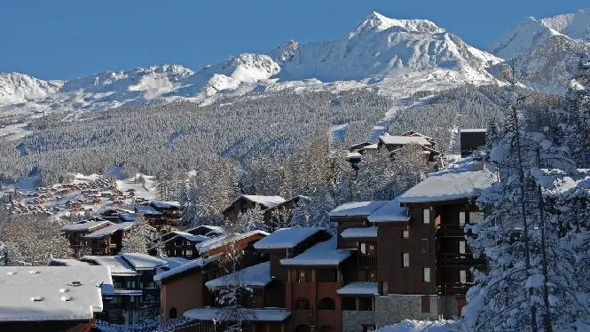 https://laplagne360.com/wp-content/uploads/2024/12/la-plagne-montchavin-les-coches-guide.webp