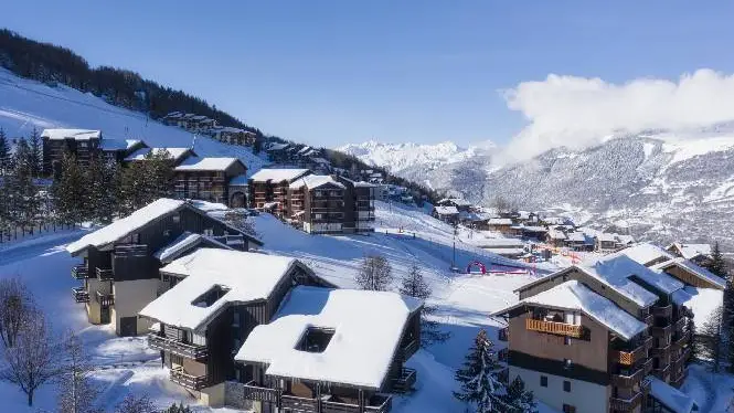 https://laplagne360.com/wp-content/uploads/2024/12/la-plagne-plagne-montalbert-guide.webp