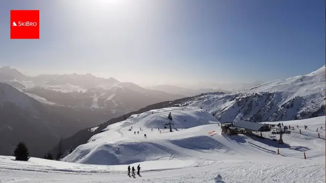 https://laplagne360.com/wp-content/uploads/2024/12/la-plagne-ski-snowboard-lessons.webp