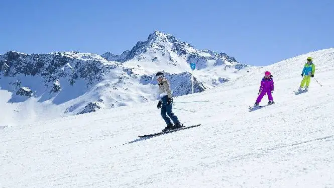 https://laplagne360.com/wp-content/uploads/2024/12/the-best-beginner-runs-in-la-plagne.webp