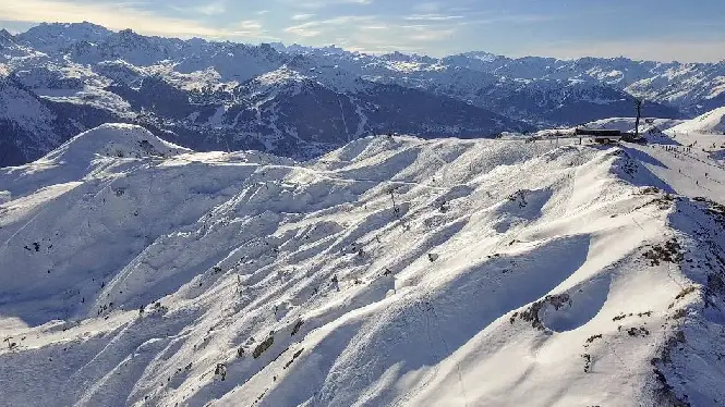 La Plagne has a great selection of red advanced pistes spread across the entire resort making this a perfect area for advanced skiers and snowboarders