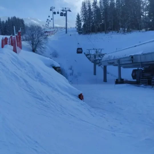 https://laplagne360.com/wp-content/uploads/2025/01/les-arcs-transarcs-3-540x540.webp