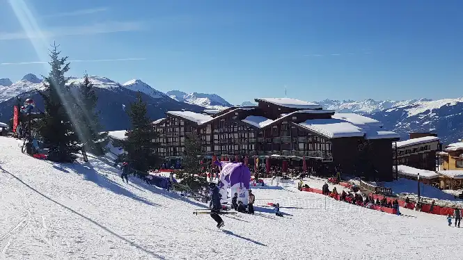 https://laplagne360.com/wp-content/uploads/2025/12/la-plagne-to-les-arcs-route.webp