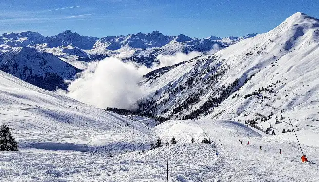 An intermediate blue piste (Levasset) in La Plagne's Champagny sector