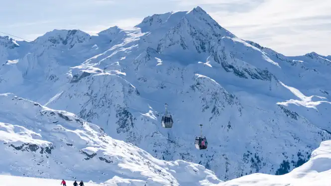 view over the La Plagne glacier gondola and Live 3000 webcam