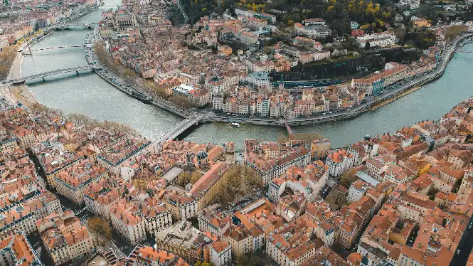 lyon city photo used in an article about transfers from Lyon to La Plagne