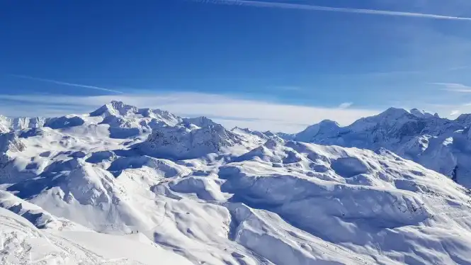 https://laplagne360.com/wp-content/uploads/2026/01/la-plagne-piste-guide-champagny.webp