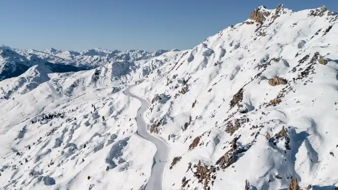 Petite Rochette piste from Grande Rochette in La Plagne Paradiski heading towards the lower Champagny area