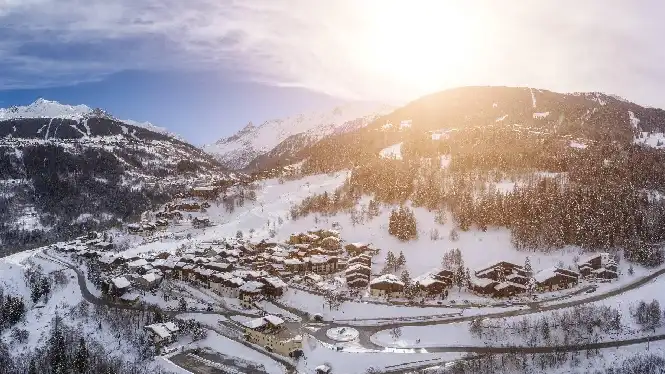 https://laplagne360.com/wp-content/uploads/2026/01/plagne-montchavin-pistes-link.webp