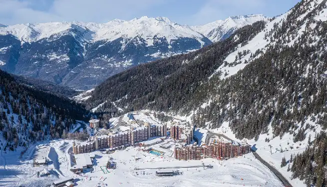 view over Plagne Bellecôte, start point for the route around the best Champagny blue pistes