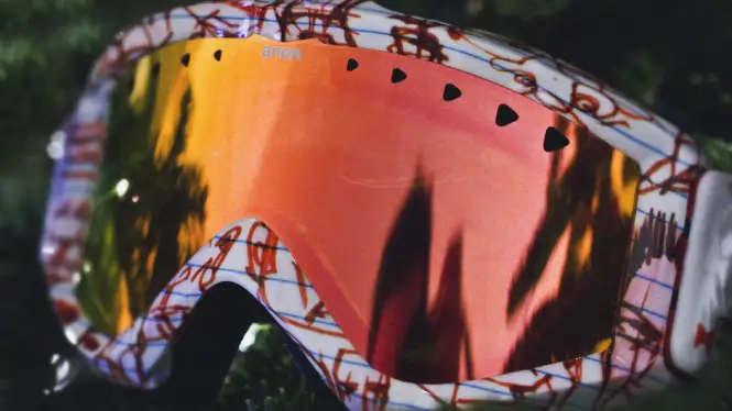 how to keep ski goggles clear of fog