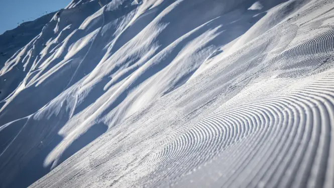 La Plagne pisted run showing differences with Les Arcs