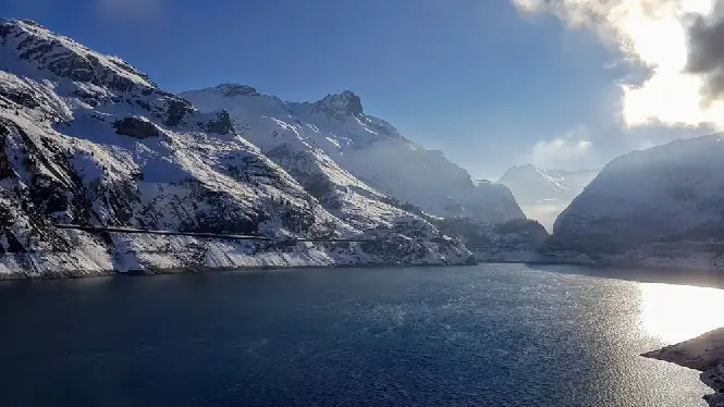 Lac du Chevril below Tignes