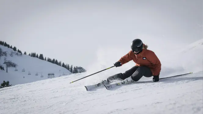 Skier layout carve in La Plagne