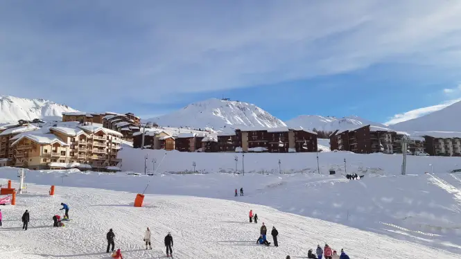Beginner skiers in Plagne Soleil, La Plagne
